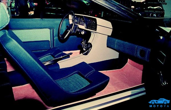 1974_ItalDesign_Hyundai_Pony_Coupe_Interior_01-3.jpg