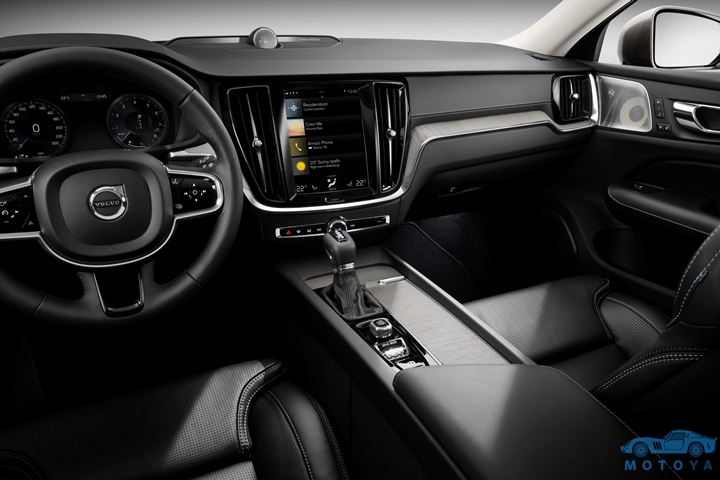223521_New_Volvo_V60_interior.jpg